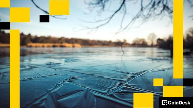 Криптовалюты стабилизируются после распродажи, биткоин и эфир отскакивают от многолетних минимумов