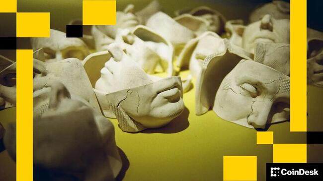 Биткоин-ETF удерживают миллиарды несмотря на падение цен, но стойкость скрывает суровую реальность