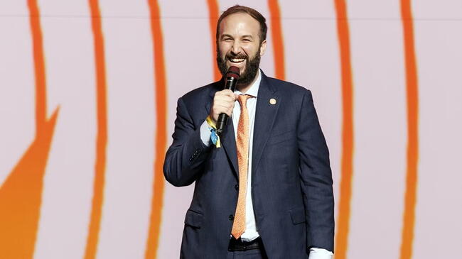 比特幣大咖的鐮刀：股價暴跌 99% 後反向收購，$NAKA 是如何收割散戶的？