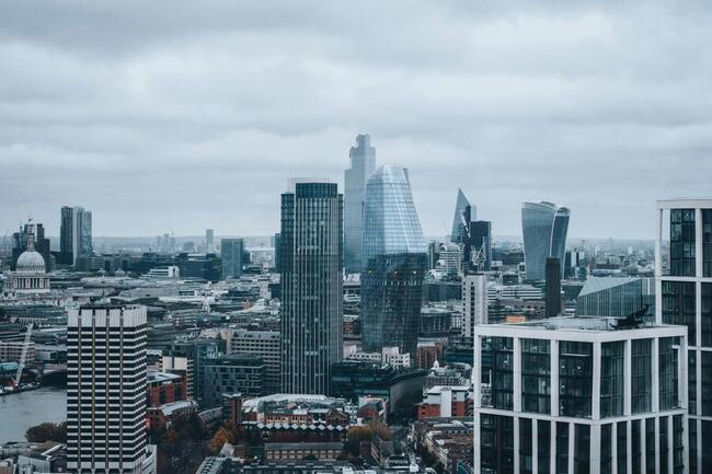 Inggris Memilih Pemenang untuk Masa Depan Dollar Digitalnya Sementara CEO Coinbase Menangis Ketidakadilan