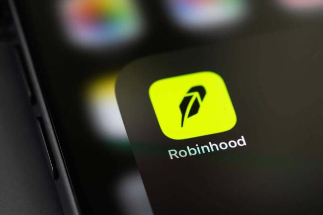 Robinhood (HOOD) launched a $658M venture fund (RVI) on NYSE, offering retail investors access to private tech companies like Databricks and Ramp. The post Robinhood (HOOD) Debuts $658M Private Market Fund RVI for Everyday Investors appeared first on Blockonomi.