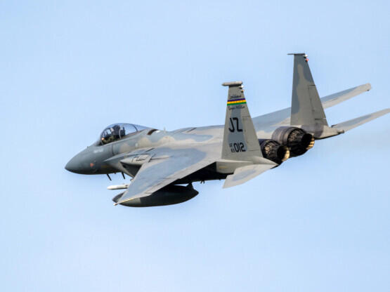 NATO prestregel iransko raketo v Turčiji, bitcoin do 72 tisoč dolarjev