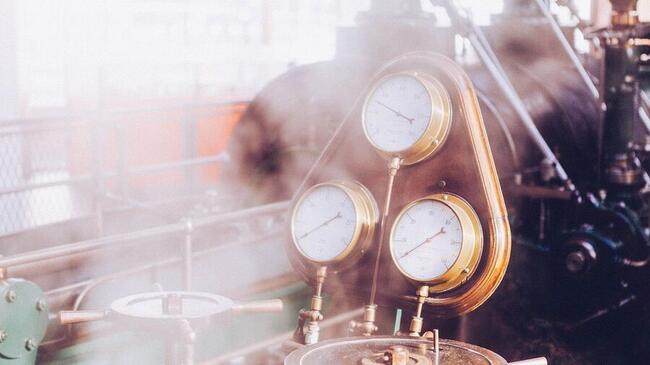 Набирающий обороты биткойн и срабатывание триггера на 3 миллиарда долларов могут привести к резким колебаниям