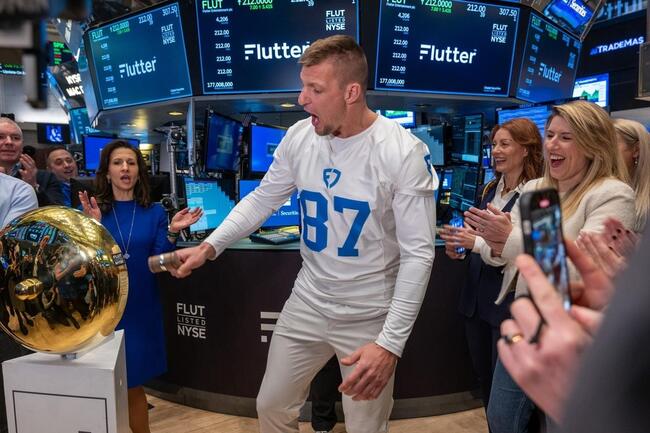 Trading Is Becoming A Team Sport—And Startups Are Building The Arenas