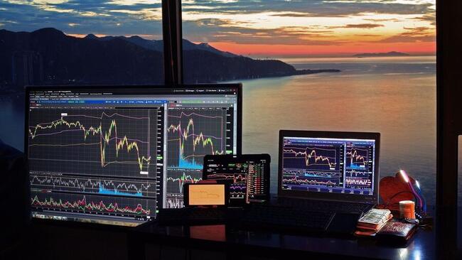 Акції починають наздоганяти раннє падіння ціни біткоїна до $60 000 на фоні зростання прибутковості облігацій