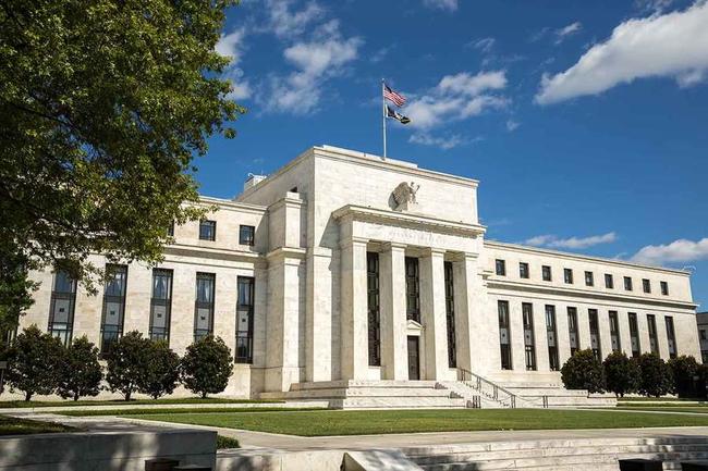 Fed belässt Leitzins: Kryptomarkt leicht im Minus