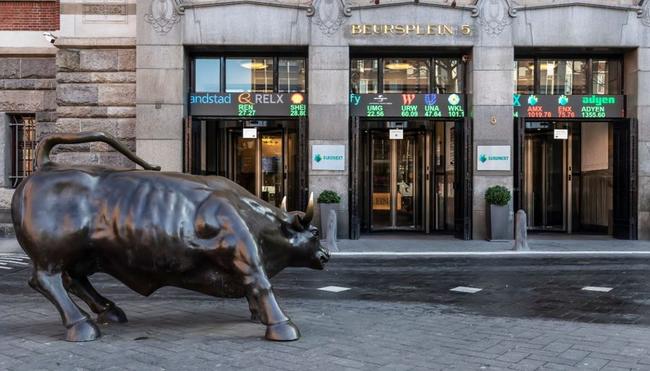 Aandeel op Amsterdamse beurs stijgt 40%: kansen voor crypto beleggers?