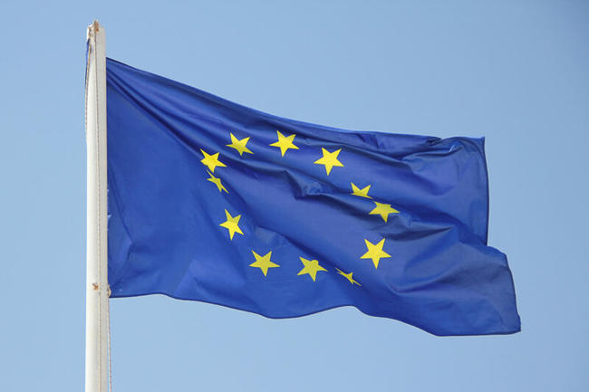 Baj van a digitális euróval, a jogszabály ezer sebből vérzik