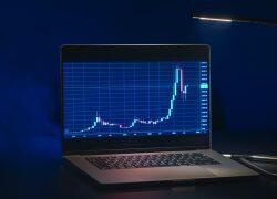 Starknet Price Jumps 19% While Bitcoin Dips Under $82,000
