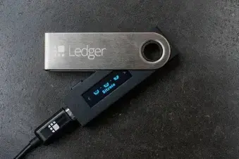 从供应链异常到疑似硬件植入：Ledger 用户被盗事件全解析