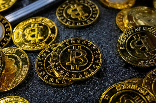 El bitcoin escala por encima de 28.000 dólares tras alcanzarse un acuerdo en EEUU