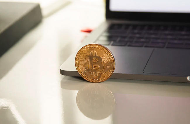 Reservas de Bitcoin em exchanges centralizadas cai para menor nível em 5 anos