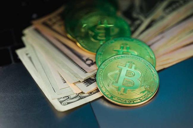 Bitcoin chega a US$ 39 mil enquanto dólar perde força