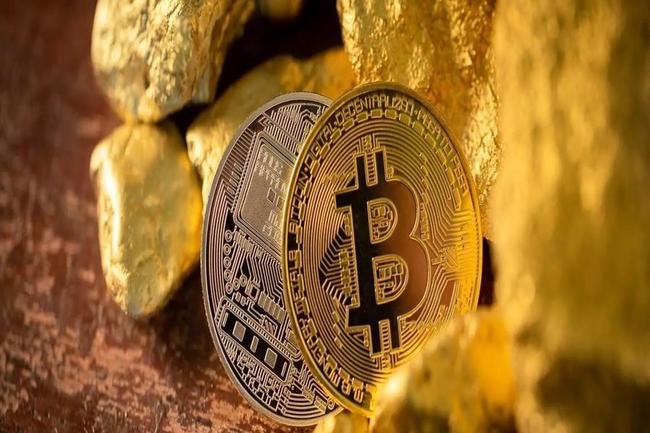 Bitcoin in salita: conviene investire più in BTC o nell’oro?