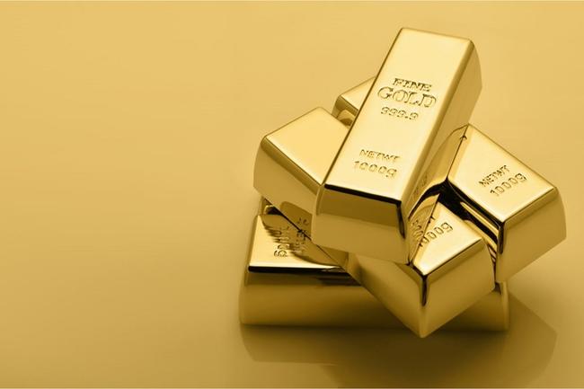 El precio del oro llega a su máximo histórico y luego retrocede