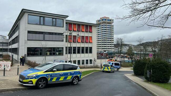 Wuppertal-Elberfeld: Polizei-Großeinsatz an Schule – mehrere Schüler verletzt