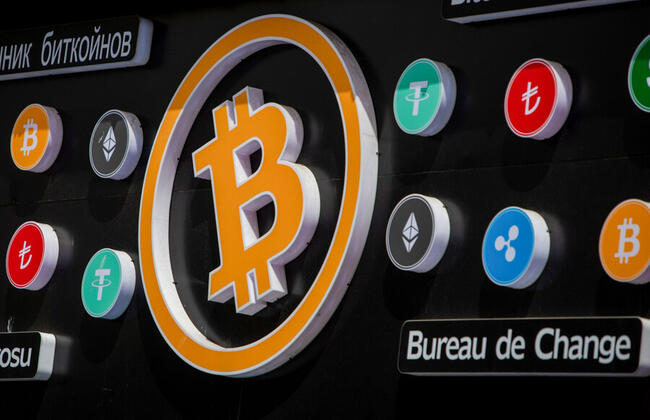 Bitcoin se približuje rekordu, rastejo tudi drugi kripto kovanci