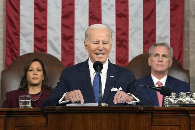El dent Biden firma un proyecto de ley "aterrador" que otorga a las agencias estadounidenses más poder de espionaje