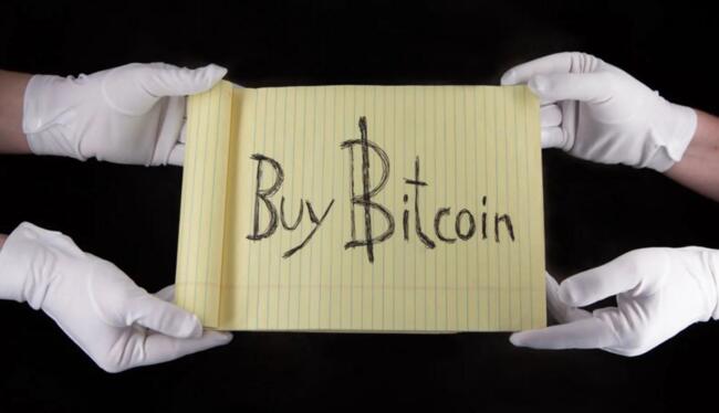 Alguém quer pagar mais de R$ 750 mil por um papel escrito “Compre Bitcoin”