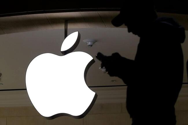 Jim Cramer Predicts AI Will “Drive Refresh For Apple”