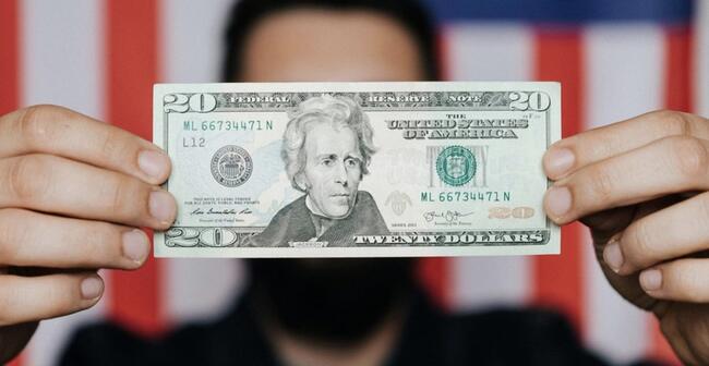 IMF xác nhận đồng đô la Mỹ đang gặp nguy hiểm
