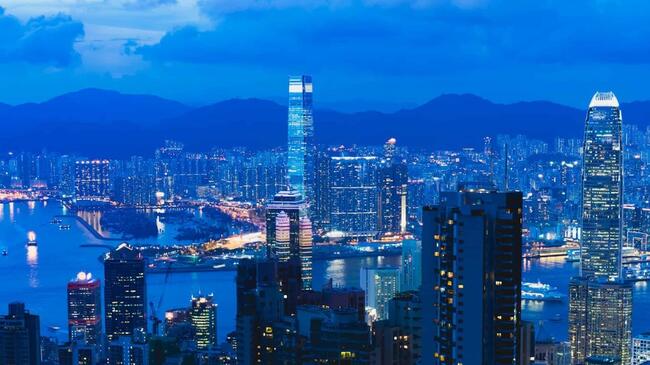 Hong Kong considera permitir el staking en los ETF Ethereum al contado: Bloomberg