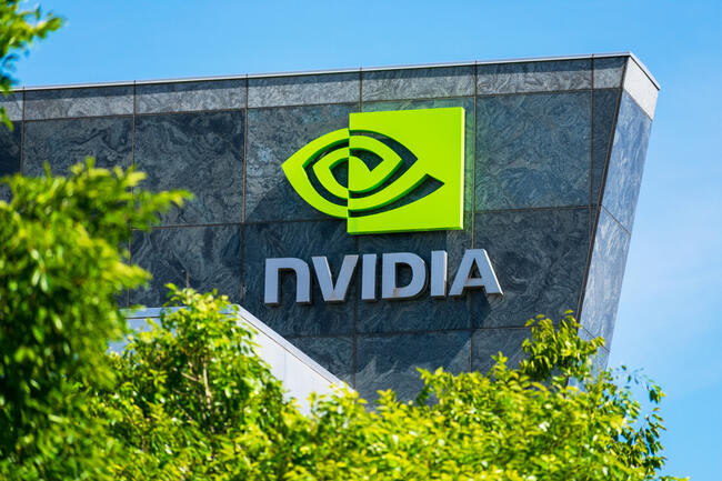 AI-Token stürzen ab, während NVIDIA um 7% steigt