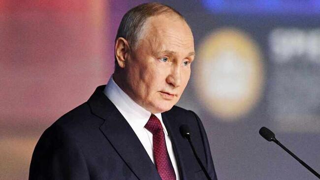 Putin dice que la dominación del dólar estadounidense disminuye a medida que el uso de ‘monedas tóxicas’ disminuye