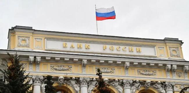 Desdolarización en Rusia: Bolsa de Valores de Moscú suspende las transacciones en dólares