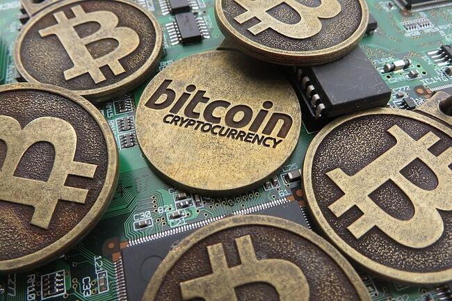Bitcoin Menembus di Bawah Baji Menurun, Menemukan Support pada Level Kunci