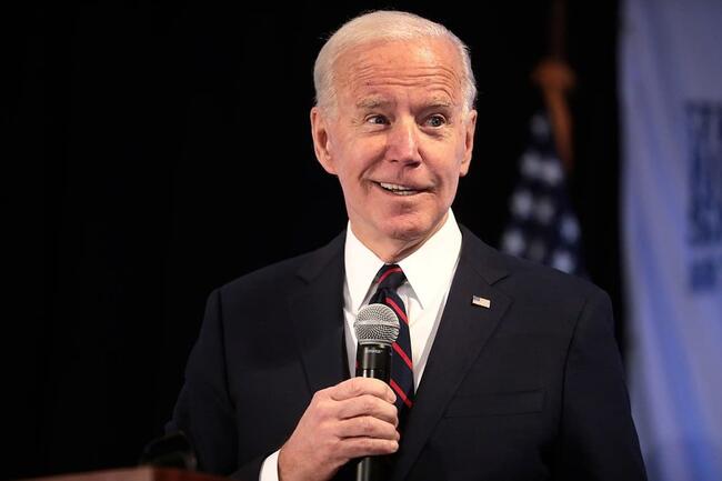 Memecoin de Joe Biden despenca após presidente admitir que quase dormiu em debate