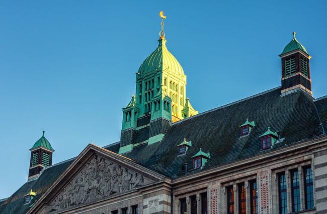 AEX koers herstelt en stijgt licht met 0,49%