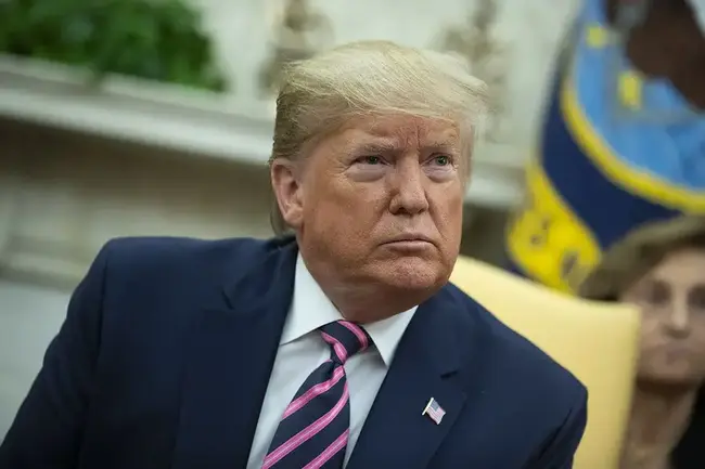 Trump công bố mức thuế ô tô nhập khẩu 25%
