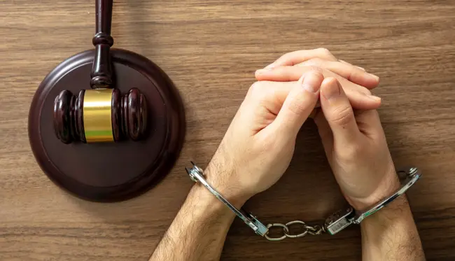 Fundador de cassino cripto é preso por perder dinheiro de investidores com apostas