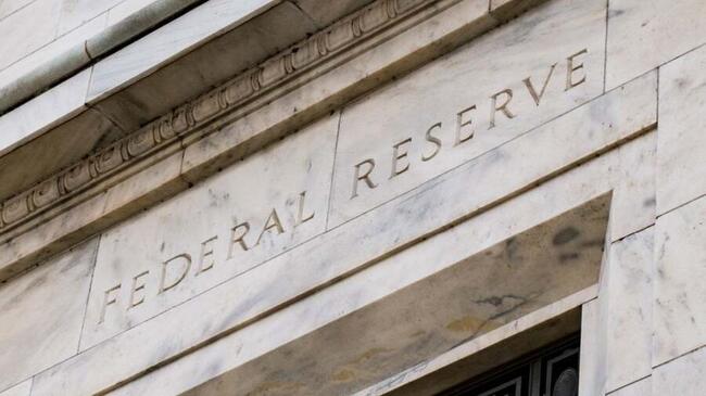 Il Presidente della Fed segnala una supervisione più permissiva delle criptovalute mentre gli asset digitali diventano mainstream rapidamente