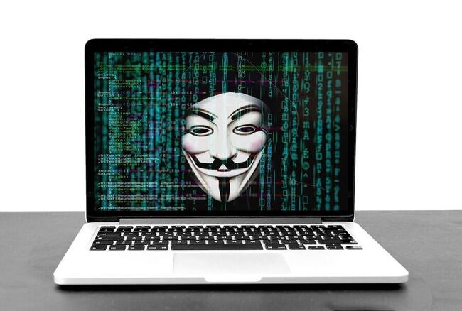 Hakerzy robią włam, a kryptowaluty nurkują! Te coiny tracą najwięcej!