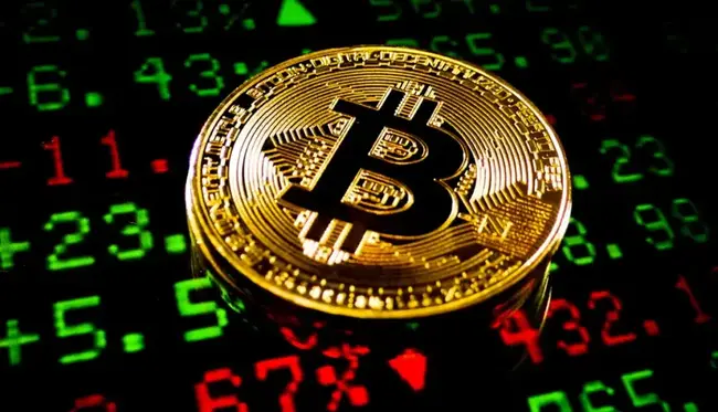 Famoso investidor está comprando Bitcoin e apostando contra Strategy; entenda a estratégia