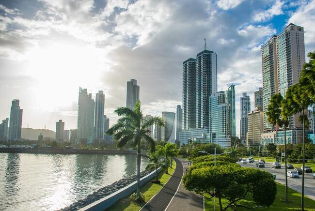 Burgemeester Panama-Stad hint op Bitcoin-reserve na overleg met El Salvador