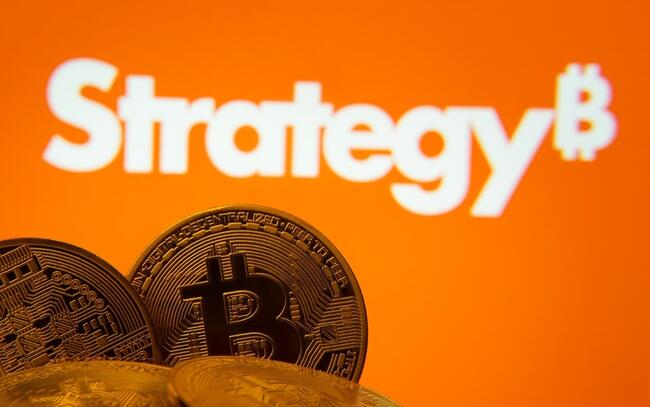 Strategy 的比特幣槓桿遊戲博弈：華爾街空頭狙擊，大機構持股押注