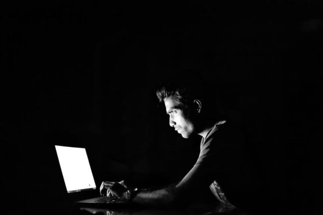 Znany artysta traci miliony na kryptowalutach! Czy teraz będzie żyć w nędzy?