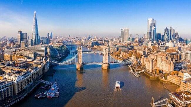Turista Estadounidense Dice Que le Robaron Sus BTC y XRP Valuados en $123.000 en un Falso Uber en Londres