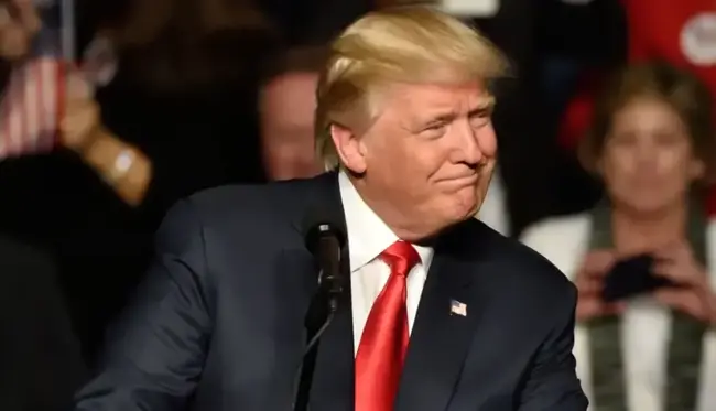 “Orgia de corrupção”: Senadores criticam jantar cripto de Trump e exigem lista de convidados