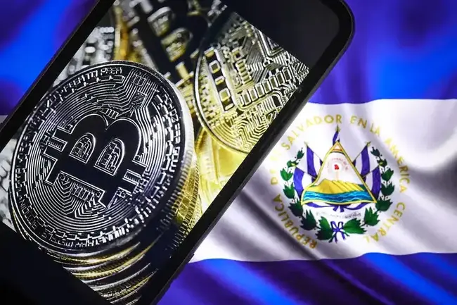 Queda de 45% nas remessas em criptomoedas desafia El Salvador
