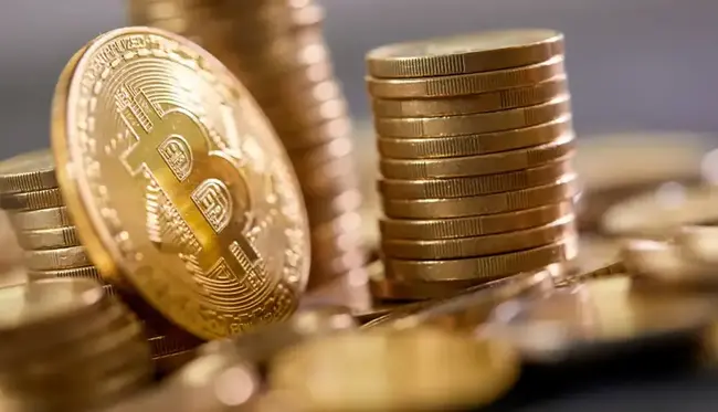 Baleias entram no “modo acumulação” em meio à queda do Bitcoin