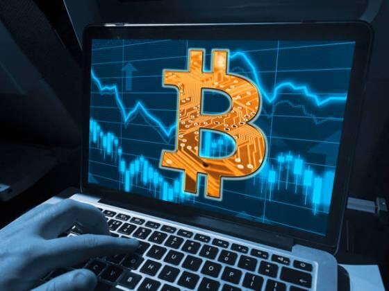 Bitcoin Trapped Below Key SMAs As Bears Hibernate At $105,148 – Will Bulls Wake Up?