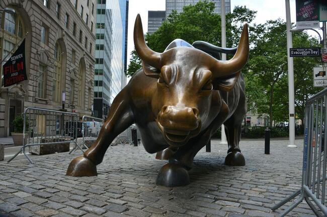 Asia Morning Briefing: BTC’s Institutional Waves Are Building, Not Breaking