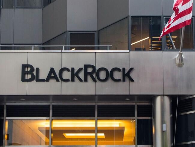 O ETF BlackRock iShares Bitcoin ultrapassa 700 mil BTC em uma trajetória recorde