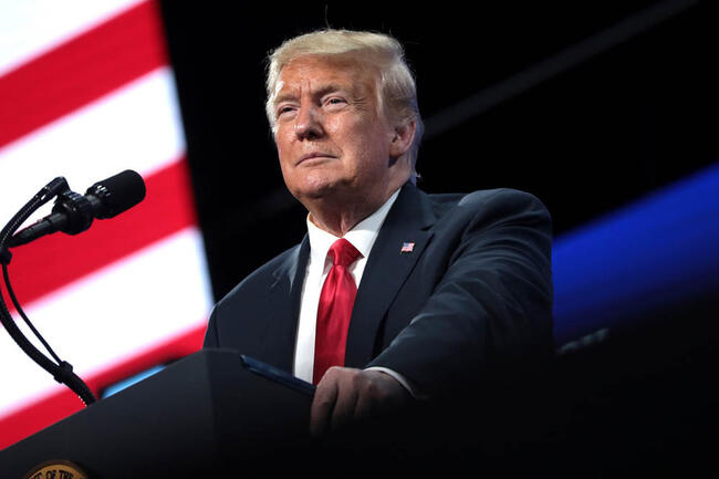Trump voert druk op Fed op – Bitcoin bulls pompen 15 miljard in BTC ETF’s