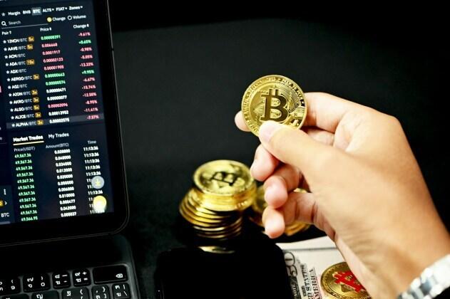 Bitcoin Primed for Parabolic Growth? Analysts Highlight Key Bullish Signs