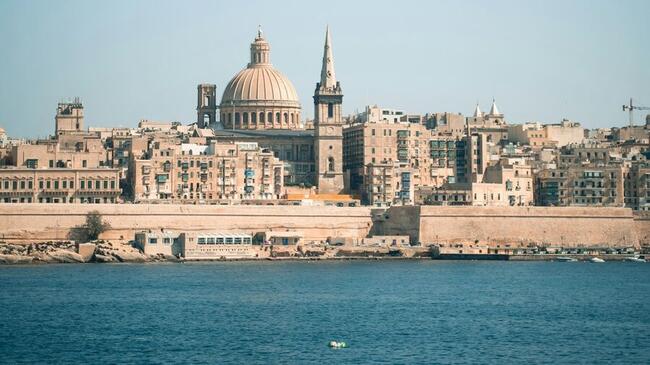 L’Autorità Finanziaria Europea Indaga su Malta per le Autorizzazioni Rapide di MiCA